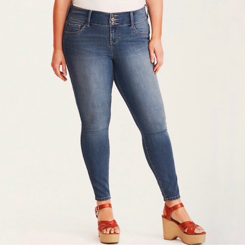 Torrid Jegging Super soft blue Skinny Jeans plus size 24 short